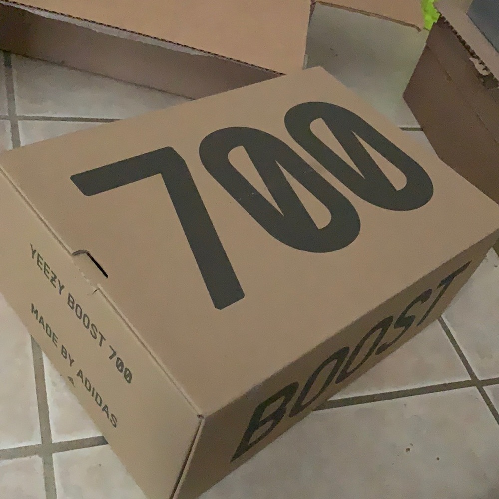 Adidas yeezy boost 700 analog